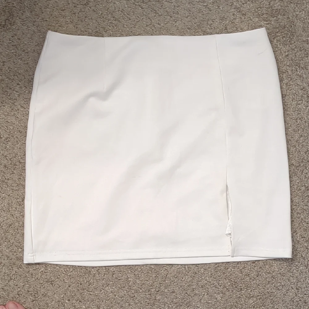 Amazon White Pencil Mini Skirt with Slit - Picture 1 of 6